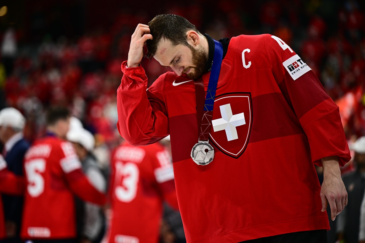 epa12135789 Switzerland's Andrea Glauser with his silver medal after the IIHF Ice Hockey World Championship final match between Switzerland and the USA at Avicii Arena in Stockholm, Sweden, 25 Ma ...