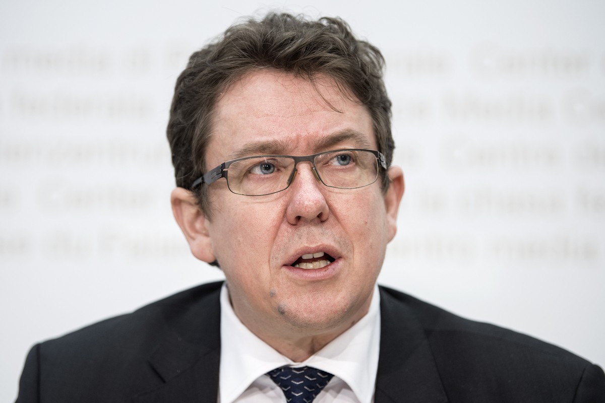 SVP-Nationalrat und Parteipraesident Albert Roesti, BE, aeussert sich ueber die bevorstehende Initiative zur erleichterten Einbuergerung, am Mittwoch, 18. Januar 2016, in Bern. Die Einbuergerungspraxi ...
