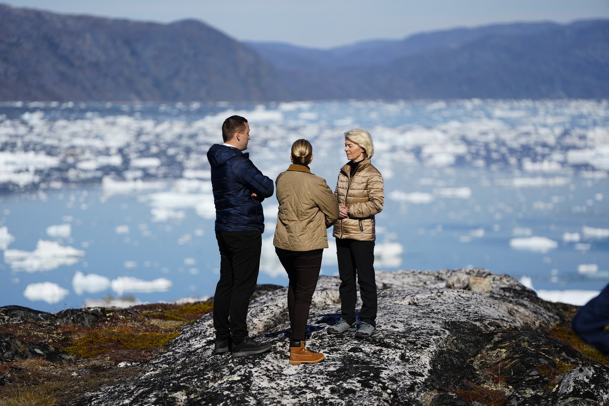 KEYPIX - epa13217743 Danish Prime Minister Mette Frederiksen, Greenland's government leader Jens-Frederik Nielsen, and President of the European Commission Ursula von der Leyen visit Qoornoq, Gre ...