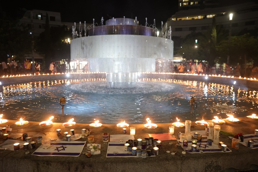 epa10919186 People gather to light memorial candles in tribute to the 1,354 Israeli victims killed in attacks on Israel by Hamas militants at Dizengoff Square in Tel Aviv, Israel, 14 October 2023. Mor ...