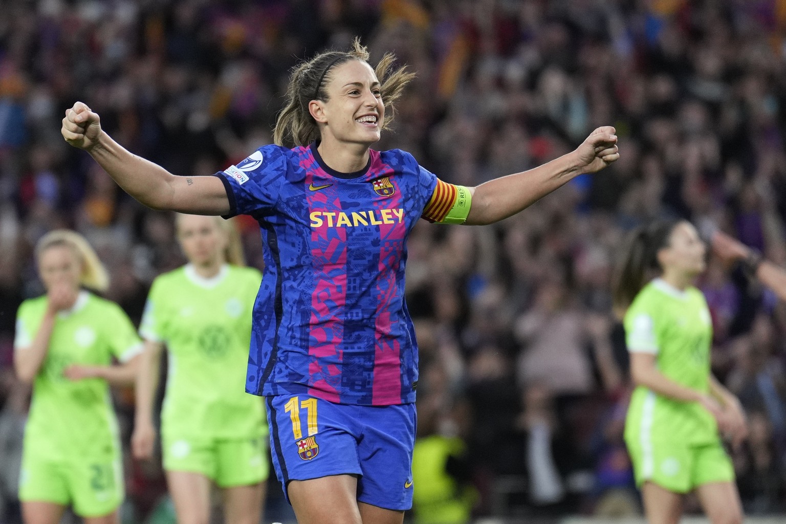 epa09903158 Barcelona&#039;s Alexia Putellas celebrates with teammates after scoring the 5-1 goal during the UEFA Women Champions League semi final first leg soccer match between FC Barcelona and Wolf ...