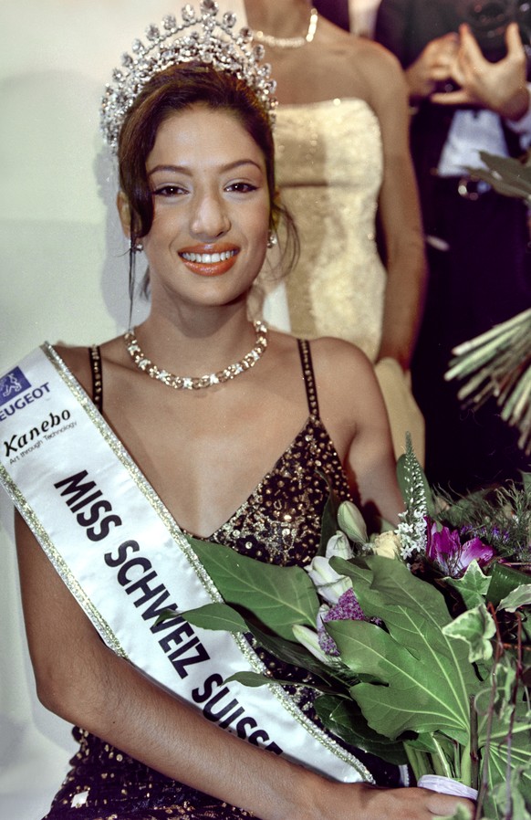 Zwei Jahre später an einem anderen Ort: Die freche Melanie Winiger wird als neue Miss Schweiz gekrönt.