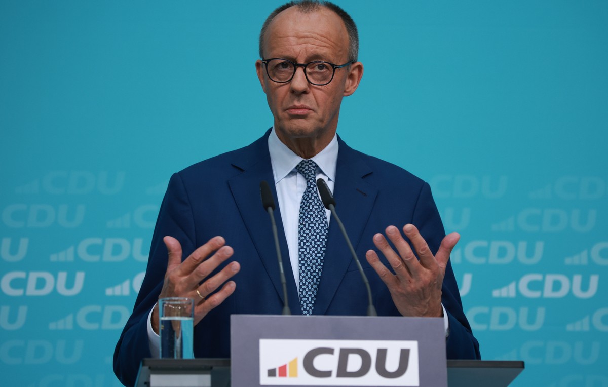 epa12466556 German Chancellor and Chairman of the Christian Democratic Union (CDU) party Friedrich Merz gestures during a press conference at the Christian Democratic Union (CDU) headquarters in Berli ...