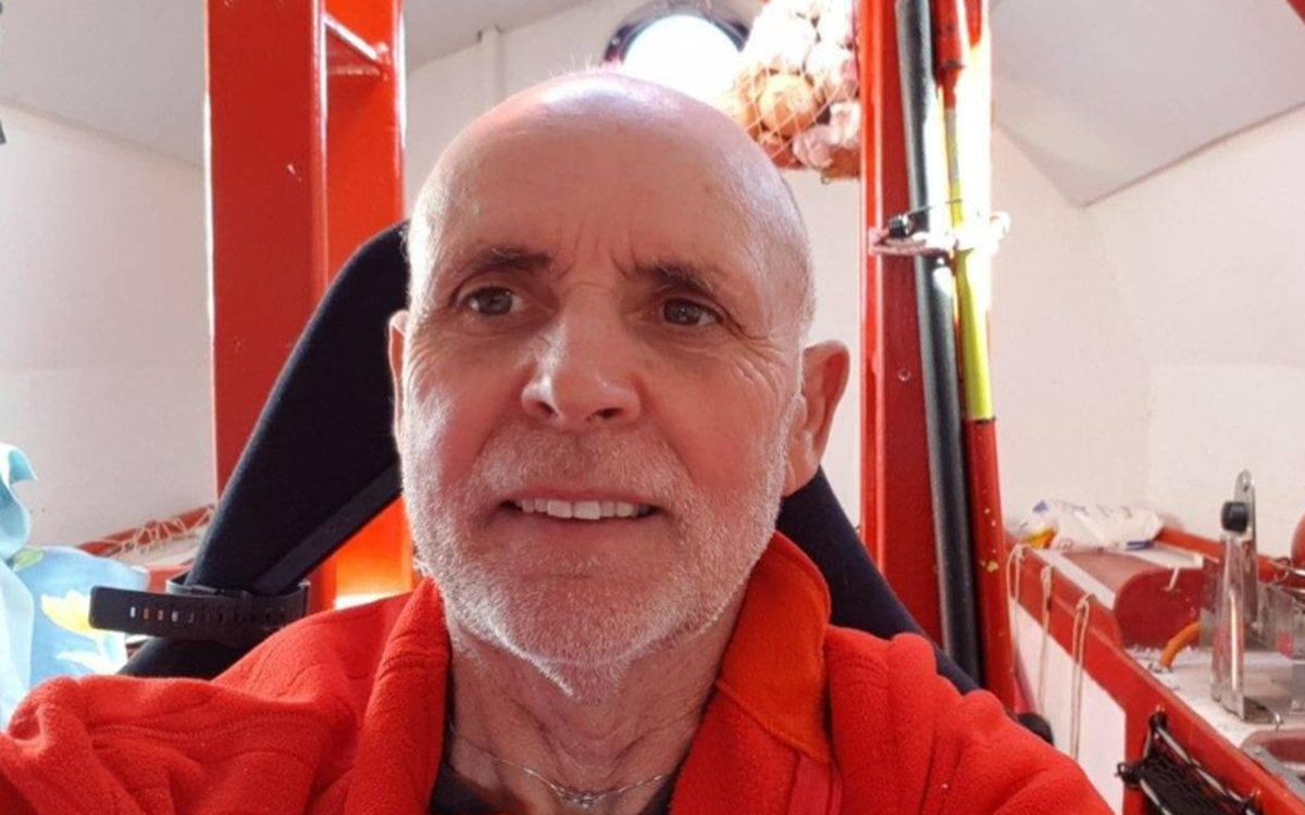 Lässt sich nicht unterkriegen: Abenteurer Savin treibt in seiner Tonne auf dem Atlantik – aber in die falsche Richtung.&nbsp;