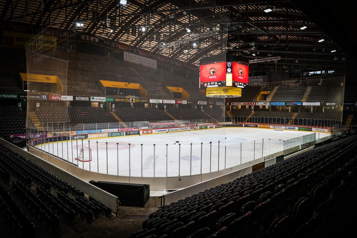 Die Pstfinance Arena beim Eishockey-Qualifikationsspiel der PostFinance Women's League zwischen SC Bern Frauen und dem Hockey Club Ladies Lugano, am Samstag, 18. November 2023, in der Postfinance ...