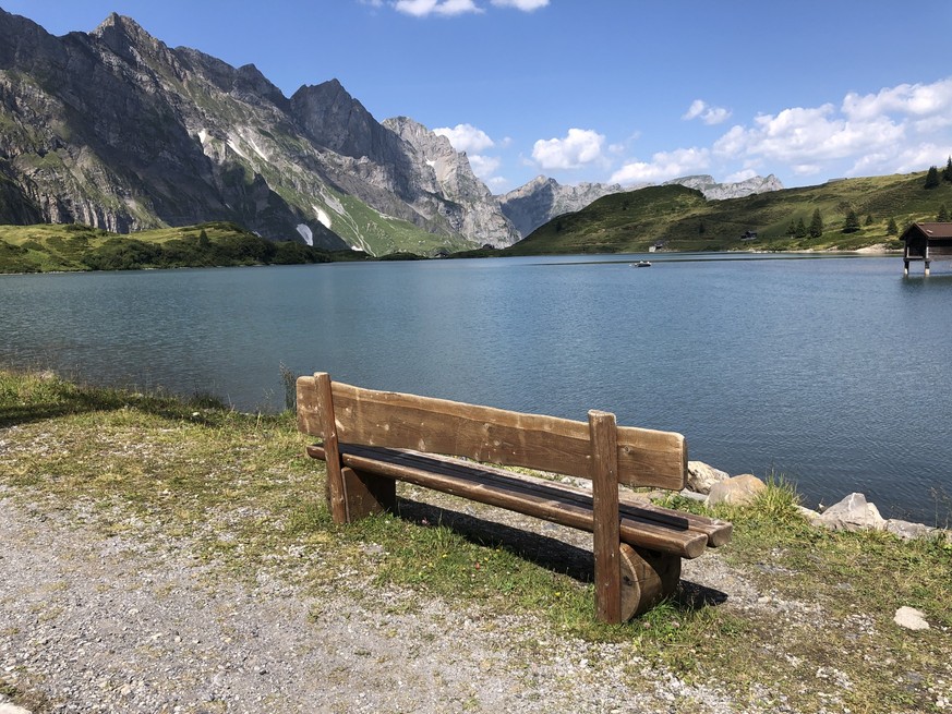 Rauszeit Schönste Aussichtsbänkli der Schweiz Aussichtssitzbank Sitzbank Bankgeheimnisse Verein für Bankkultur Trübsee oberhalb von Engelberg