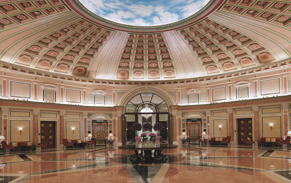 Blick ins Hotel Ritz Carlton in Riad, das gleich noch eine Rolle spielen wird.