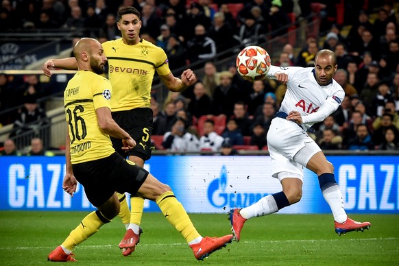 epa07367778 Tottenham&#039;s Lucas (R) misses a chance at goal during the UEFA Champions League round of 16 soccer match between Tottenham Hotspur and Borussia Dortmund at Wembley Stadium, Britain, 13 ...