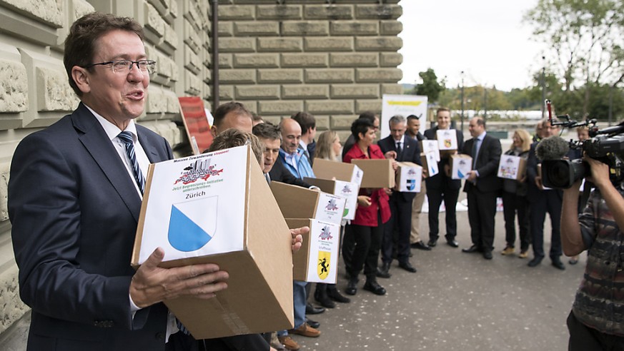 Mit der Begrenzungsinitiative will die SVP den freien Personenverkehr mit der EU beenden. Bund und Kantone sehen dadurch den Wohlstand der Schweiz in Gefahr. (Archivbild)