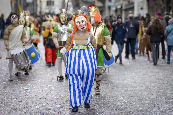 Guggenmusiker als Obelix verkleidet an der Schaffhauser Fasnacht, am Samstag, 23. Februar 2019. (KEYSTONE/Melanie Duchene)