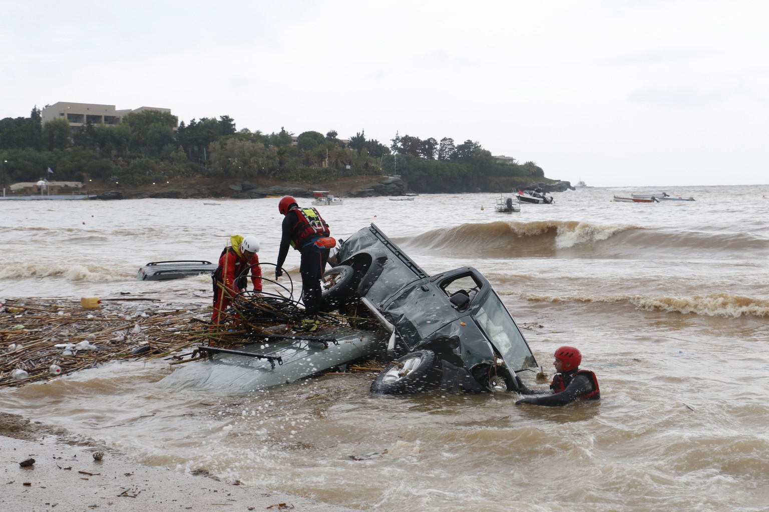 epa10245261 Rescue divers inspect cars in the sea after they were dragged by floods at Aghia Pelagia, Heraklion, Crete island, Greece, 15 October 2022. A 50-year-old man was found dead at Aghia Pelagi ...