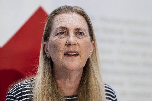 Helene Budliger Artieda, Staatsekretaerin und Direktorin des Staatssekretariats fuer Wirtschaft SECO, spricht an der Medienkonferenz des Bundesrates ueber die Vertraege mit der Europaeischen Union EU, ...