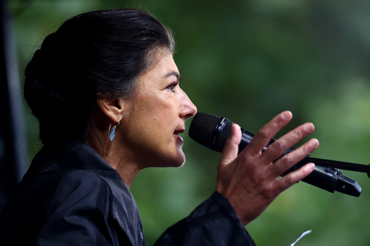 epa11639736 Sahra Wagenknecht, leader of the left-wing Alliance (BSW) party speaks during the 'NO to Wars' demonstration at the Unity Day commemorations in Berlin, Germany, 03 October 2024.  ...