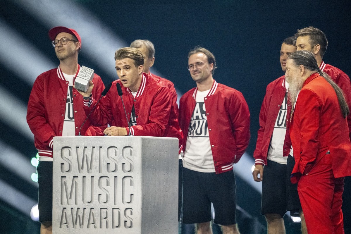 The Band Stubete Gaeng wins the best streaming artist Award, during the award ceremony of the Swiss Music Awards in Zuerich, Switzerland, May 8, 2024. (KEYSTONE/Urs Flueeler)