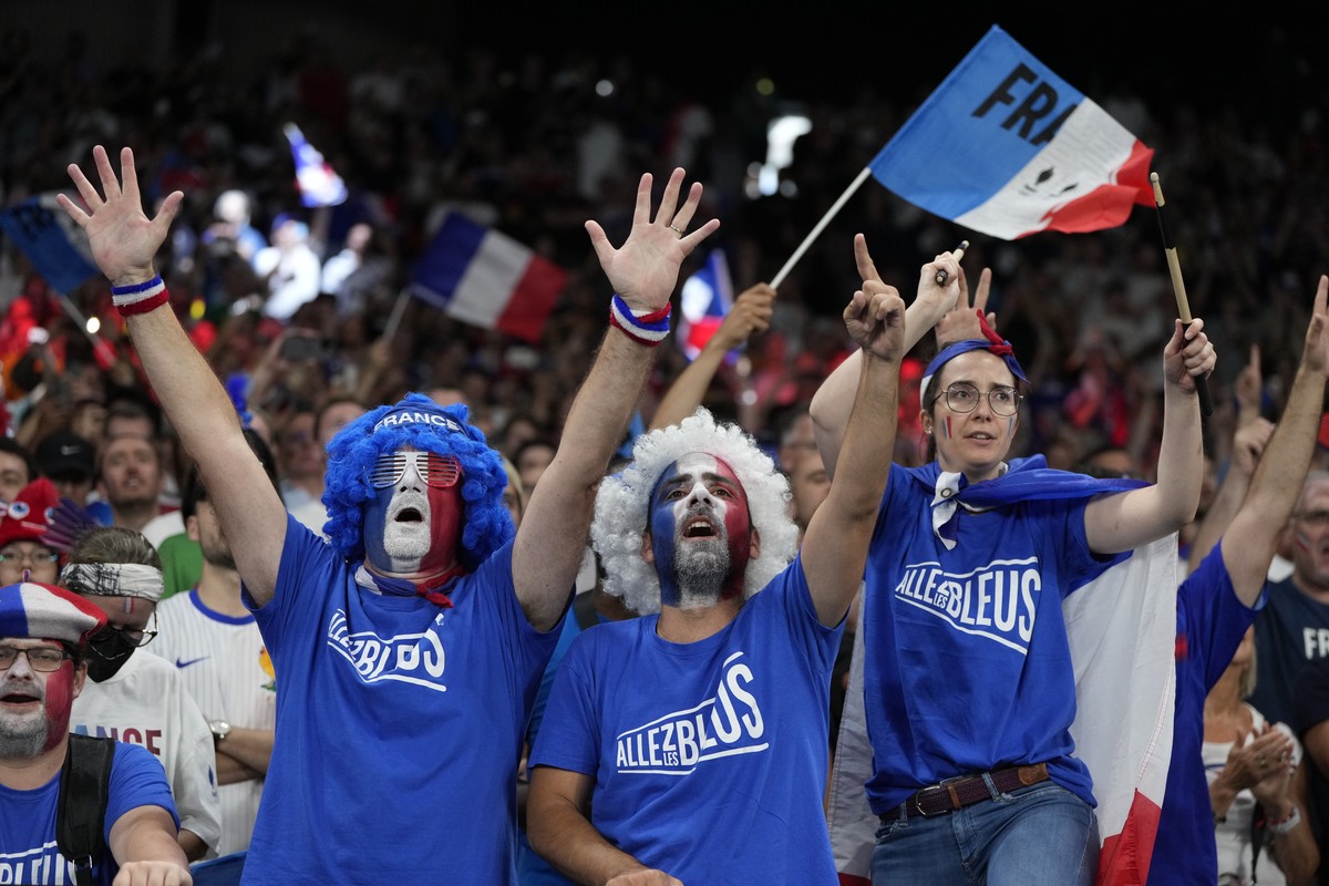 French fans cheer before the France vs' Germany men's basketball semifinals game at Bercy Arena at the 2024 Summer Olympics, Thursday, Aug. 8, 2024, in Paris, France. (AP Photo/Michael Conro ...