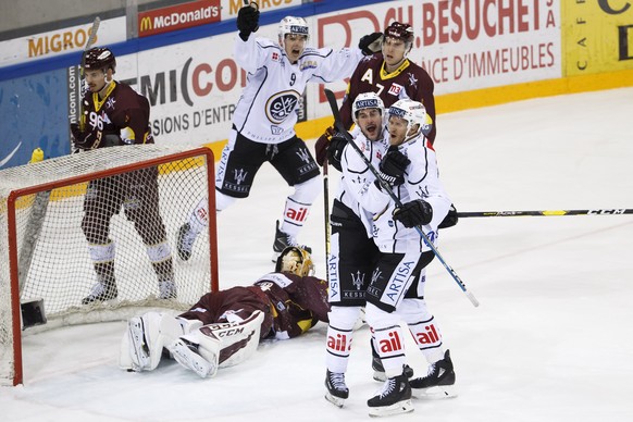 Lugano&#039;s forward Julian Walker, 2nd right, celebrates his goal with his teammate center Jani Lajunen, of Finland, right, past Geneve-Servette&#039;s forward Noah Rod, left, Geneve-Servette&#039;s ...