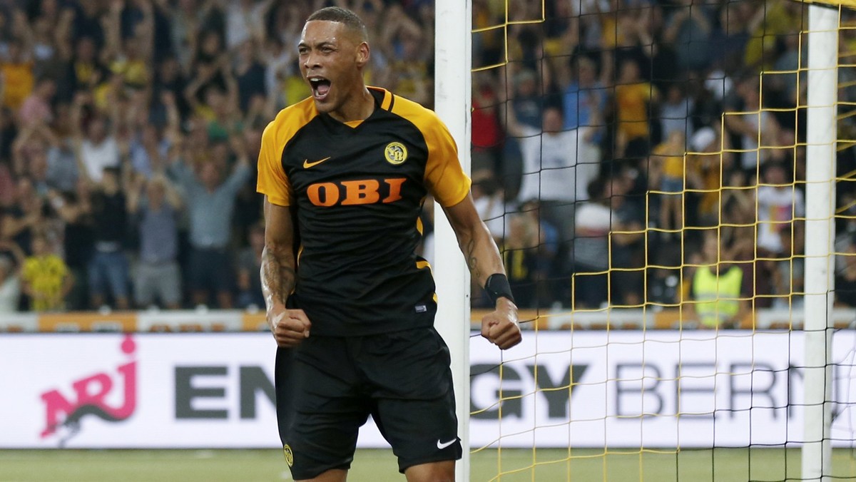 epa06122036 YB's Guillaume Hoarau celebrates during the UEFA Champions League third qualifying round, second leg match between BSC Young Boys and Dynamo Kiev, in Bern, Switzerland, 02 August 2017 ...