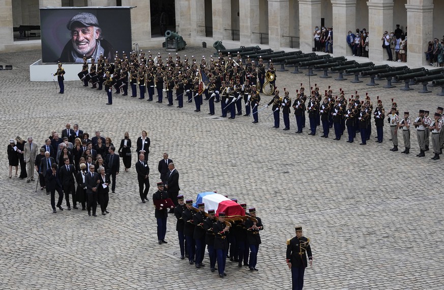 Republican Guards carry the coffin of Jean-Paul Belmondo after a tribute ceremony for the late French actor at the Hotel des Invalides, Thursday, Sept.9 2021 in Paris. The tributes for the star of ico ...