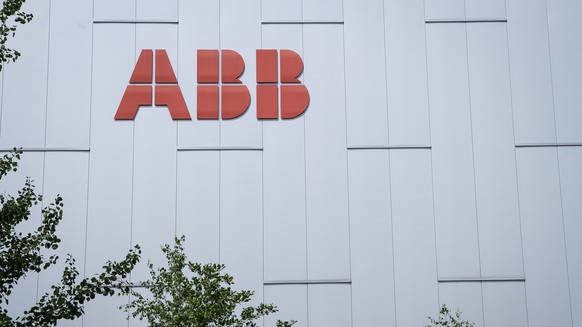 ARCHIVBILD ZUR BILANZ VON ABB IM ERSTEN QUARTAL 2022, AM DONNERSTAG, 21. APRIL 2022 - Logo der Firma ABB an der Binzmuehlestrasse in Oerlikon, am Donnerstag, 14. Juni 2018. (KEYSTONE/Melanie Duchene)