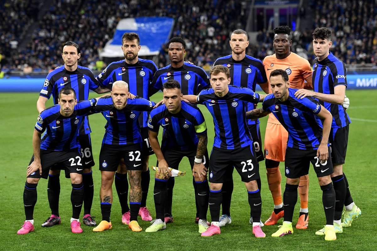 FC Internazionale players, Matteo Darmian, Francesco Acerbi, Denzel Dumfries, Edin Dzeko, Andre Onana, Alessandro Bastoni, Henrix Mkhitaryan, Federico Dimarco, Lautaro Martinez, Nicolo Barella and Hak ...
