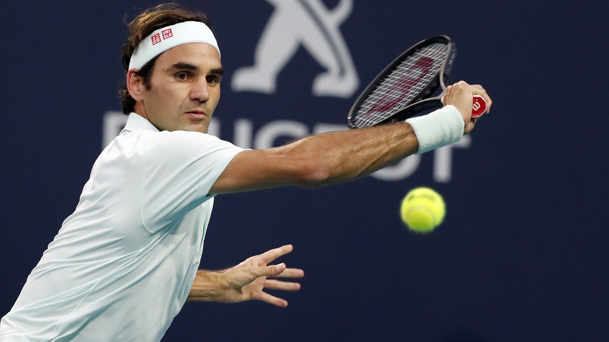 epa07472381 Roger Federer of Switzerland in action against Denis Shapovalov of Canada during their semifinal match at the Miami Open tennis tournament in Miami, Florida, USA, 29 March 2019. EPA/RHONA  ...