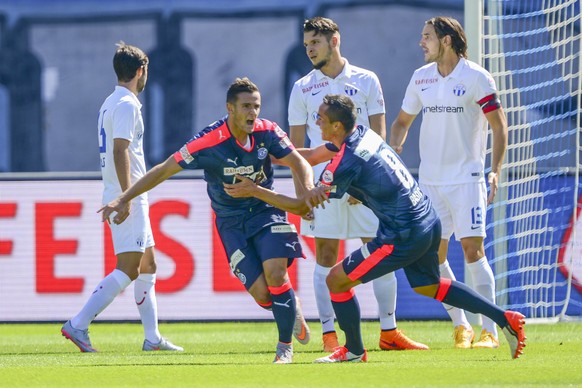 02.08.2015; Zuerich; Fussball Super League - FC Zuerich - Grasshopper Club Zuerich;
Shani Tarashaj (GC) und Marko Basic (GC) jubeln nach dem Tor zum 0:1 
(Andy Mueller/freshfocus)