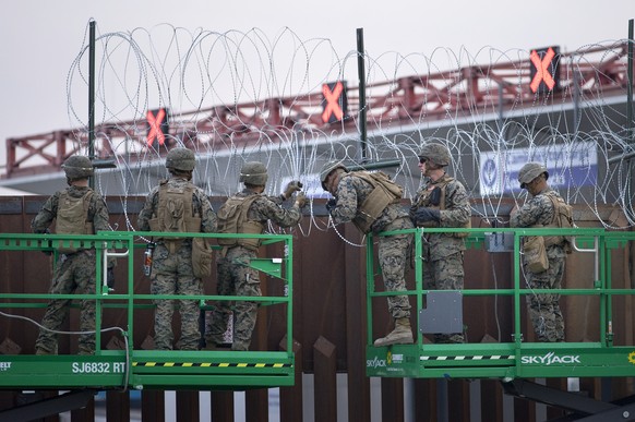 epa07178572 United States military install concertina wire on top of the US-Mexico border wall near the Otay Mesa Port of Entry border crossing, in San Diego, California, USA, 19 November 2018. The US ...