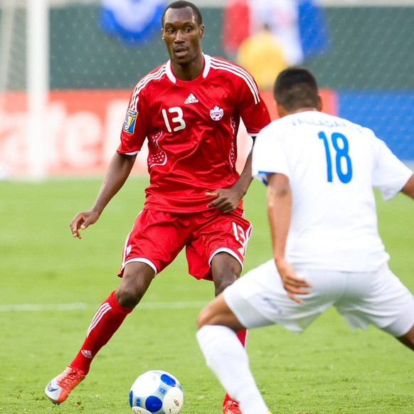 Bildnummer: 04651569 Datum: 18.07.2009 Copyright: imago/ZUMA Press
Jul 18, 2009 - Philadelphia, - Canada s defender ATIBA HUTCHINSON (13) trying to get the ball past Honduras midfielder MELVIN VALLADA ...