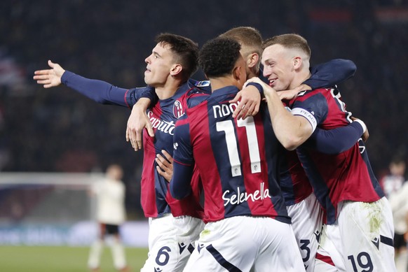 epa11034775 Bologna&#039;s players celebrates the 2-0 lead during the Italian Serie A soccer match Bologna FC vs AS Roma at Renato Dall&#039;Ara stadium in Bologna, Italy, 17 December 2023. EPA/ELISAB ...