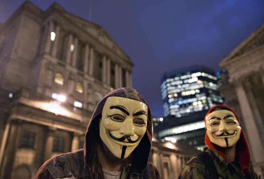 Supporters of the activist group Anonymous wear masks to protest against the BBC outside the Bank of England in London December 23, 2014. REUTERS/Neil Hall (BRITAIN - Tags: MEDIA CIVIL UNREST POLITICS ...