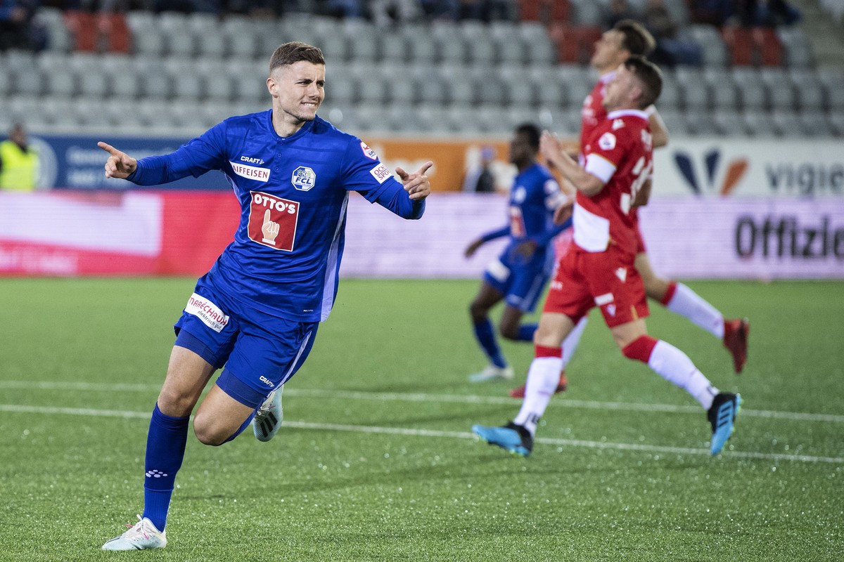 Luzerns Darian Males feiert seinen Treffer zum 2:0 im Fussball Meisterschaftsspiel der Super League zwischen dem FC Thun und dem FC Luzern, am Samstag, 5. Oktober 2019, in der Stockhorn Arena in Thun. ...