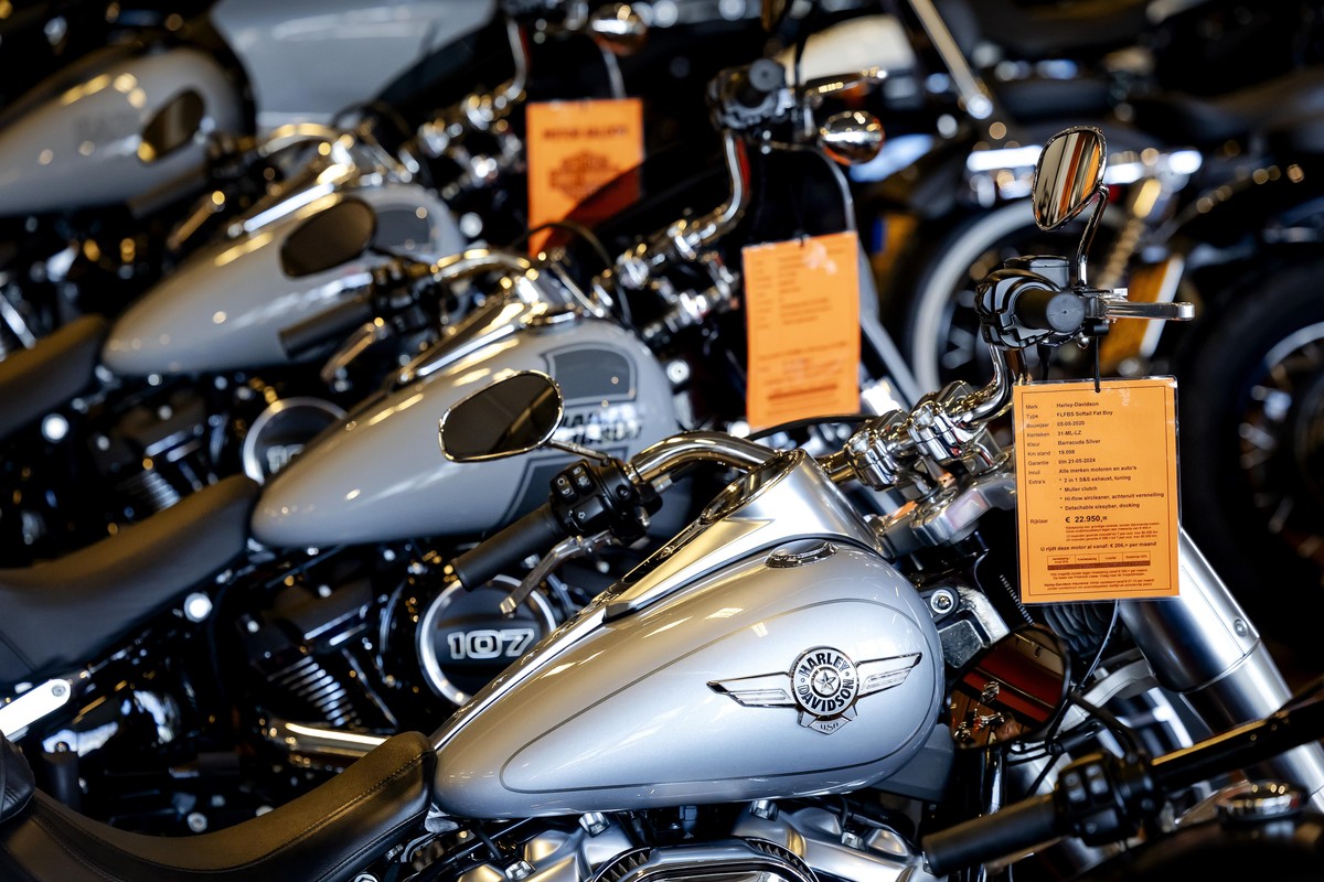 epa11961334 Motorcycles on display at a Harley Davidson motorcycle dealer in Amersfoort, the Netherlands, 13 March 2025. The European Union (EU) has announced tariffs on US goods in response to US tar ...