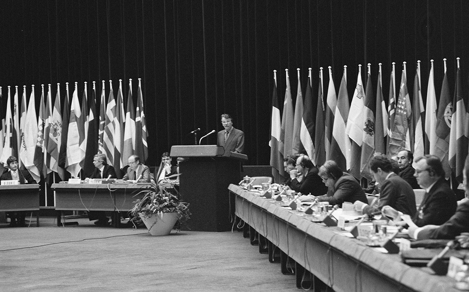 Rede von Bundesrat René Felber am KSZE-Expertentreffen in Genf, Oktober 1992.
https://permalink.nationalmuseum.ch/101031515
