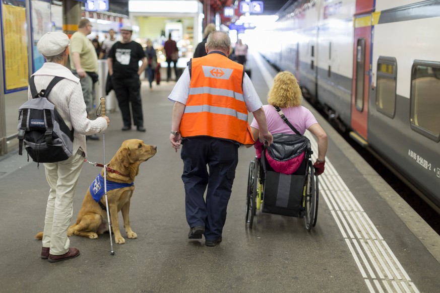 ARCHIV  BUNDESAMT FUER VERKEHR: ZU DEN MASSNAHMEN ZU GUNSTEN VON PERSONEN MIT EINGESCHRAENKTER MOBILITAET IM OEFFENTLICHEN VERKEHR, STELLEN WIR IHNEN AM DONNERSTAG, 11. MAI 2017, FOLGENDES BILDMATERI ...