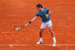 Roger Federer fertigt Radek Stepanek ab.