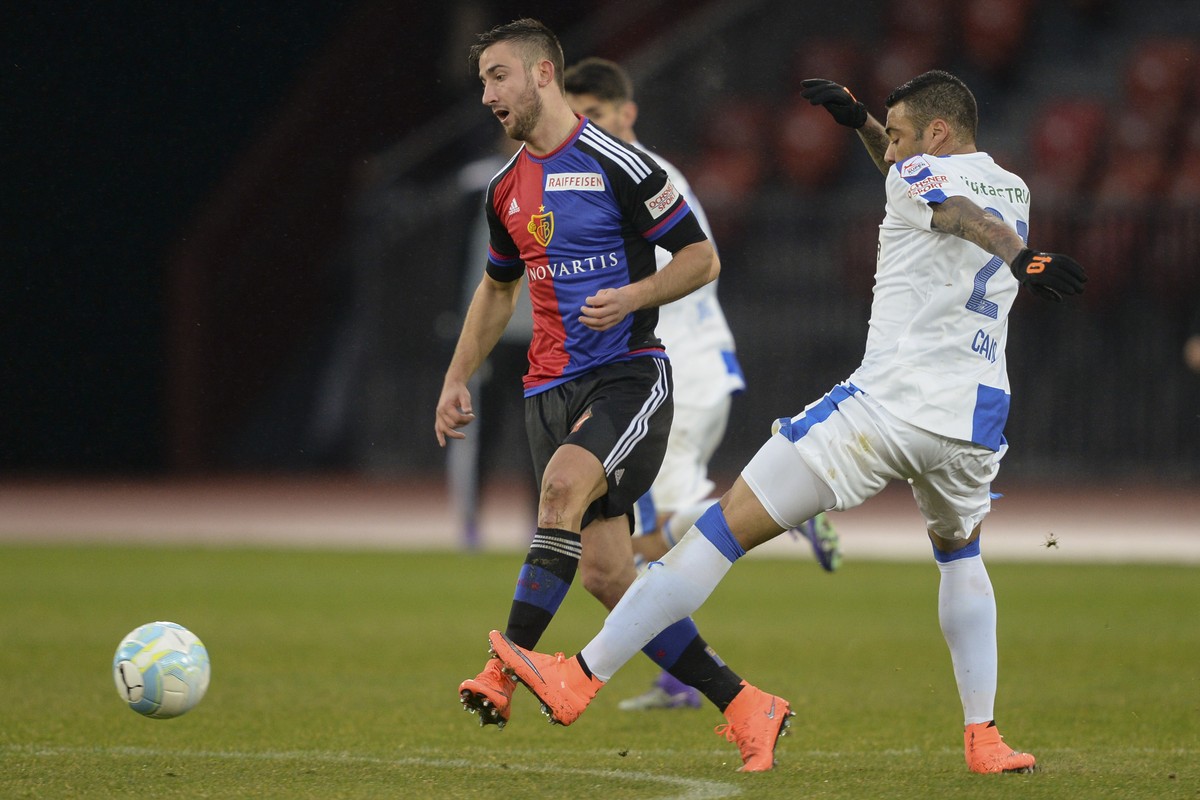 14.02.2016; Zuerich; Fussball Super League - Grasshopper Club Zuerich - FC Basel; Andraz Sporar (Basel) Caio (GC) (Andy Mueller/freshfocus)