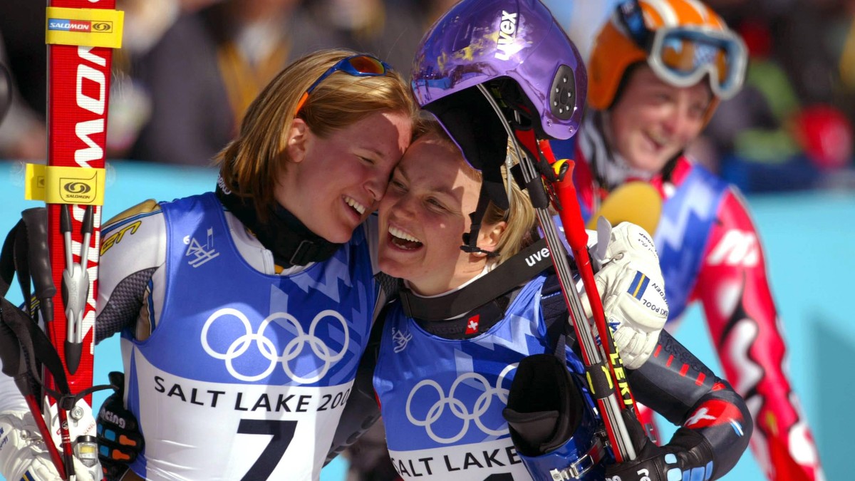 Bildnummer: 00474903 Datum: 22.02.2002 Copyright: imago/Camera 4
Anja Paerson (li., Schweden) und Sonja Nef (Schweiz) jubeln im Ziel; Pärson, quer, Jubel, jubeln, Riesenslalom Olympische Winterspiele  ...