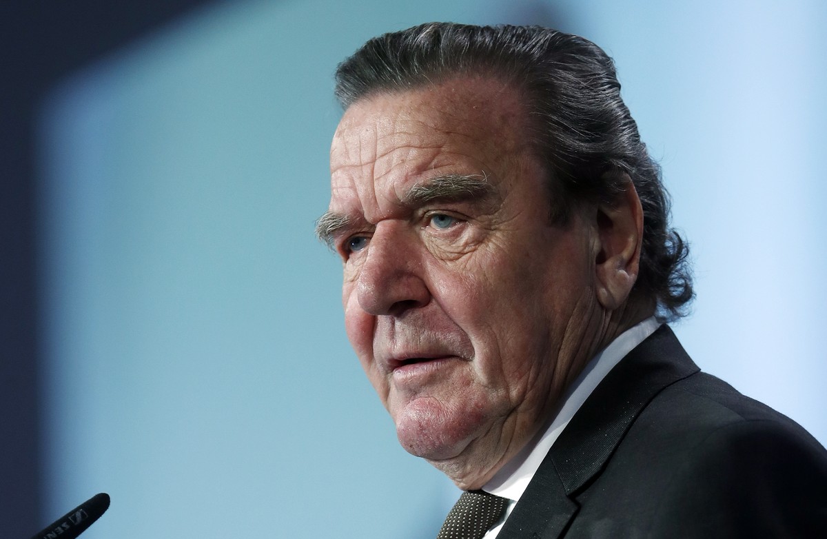 epa09960501 (FILE) - Former German Chancellor Gerhard Schroeder during his speech at the annual meeting of the German Insurance Association (GDV) in Berlin, Germany, 27 September 2017 (reissued 20 May ...