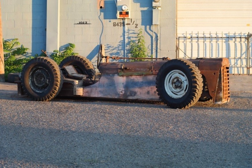 1950s Postal Jeep Custom

Sold for USD $810 on 7/12/16

https://bringatrailer.com/listing/1950s-postal-jeepchevy-motorcustom/