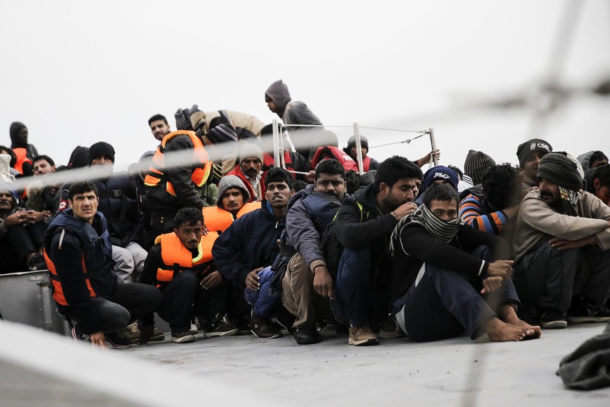 Tausende wählen den Weg über das Mittelmeer.