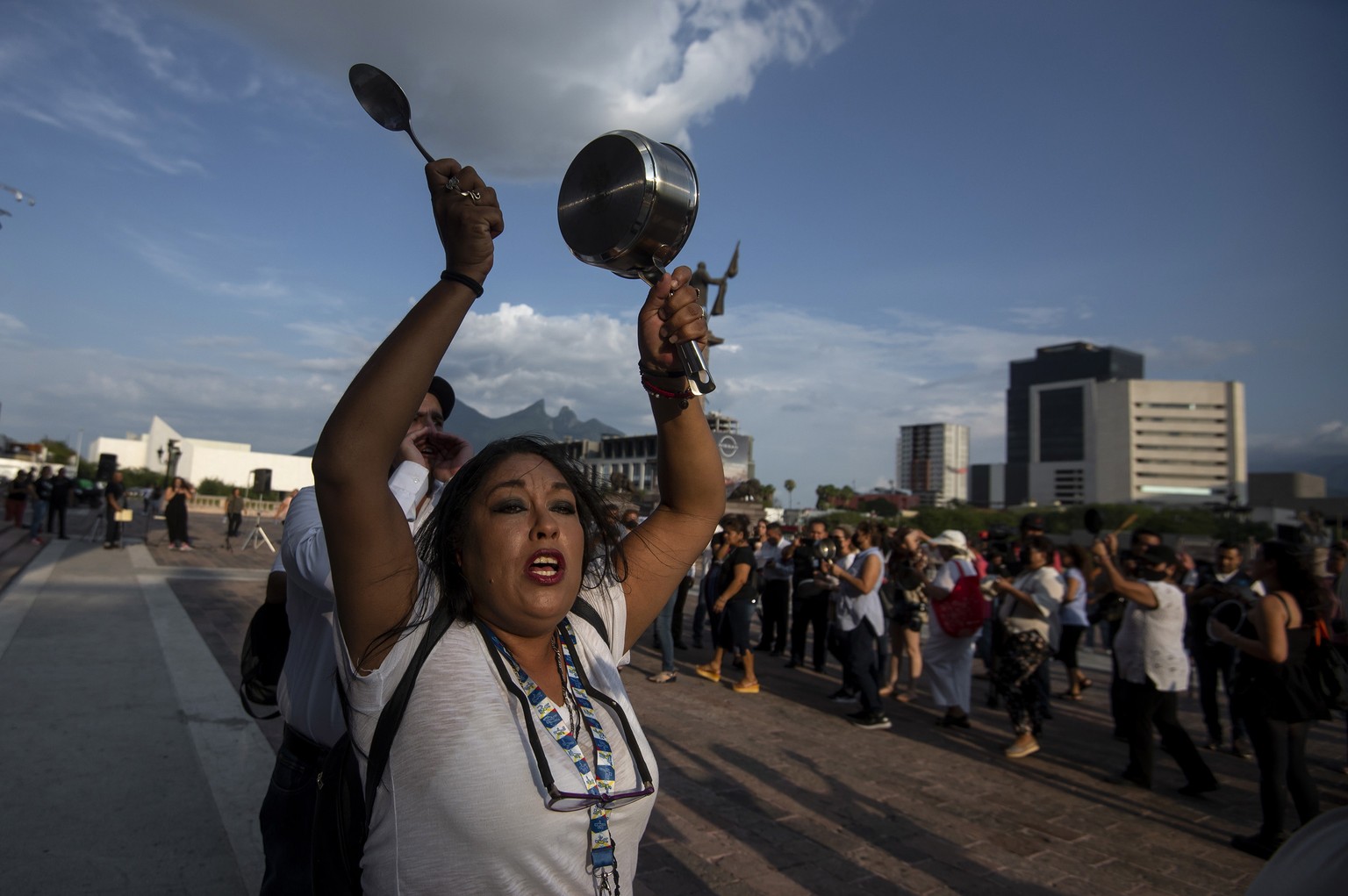 epa10005200 People take part during a protest due to the lack of water at Macroplaza square, in Monterrey, Mexico, 09 June 2022. Dozens of people gathered to demonstrate against the local Government t ...