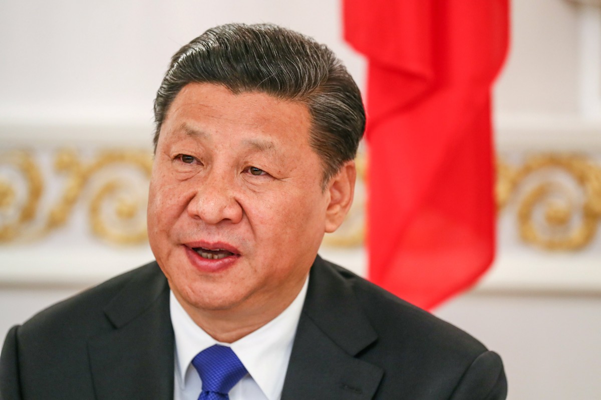 epa05889508 President of China, Xi Jinping, and his Finnish counterpart, President Sauli Niinisto (unseen), attend a discussion meeting during Xi's official state visit to Finland, at the Preside ...