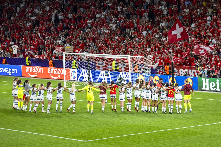 Switzerland Women&#039;s Team say goodbye to their fans after the UEFA Women&#039;s EURO 2025 quarterfinals soccer match between Spain and Switzerland at the Wankdorf stadium in Bern, Switzerland, on  ...