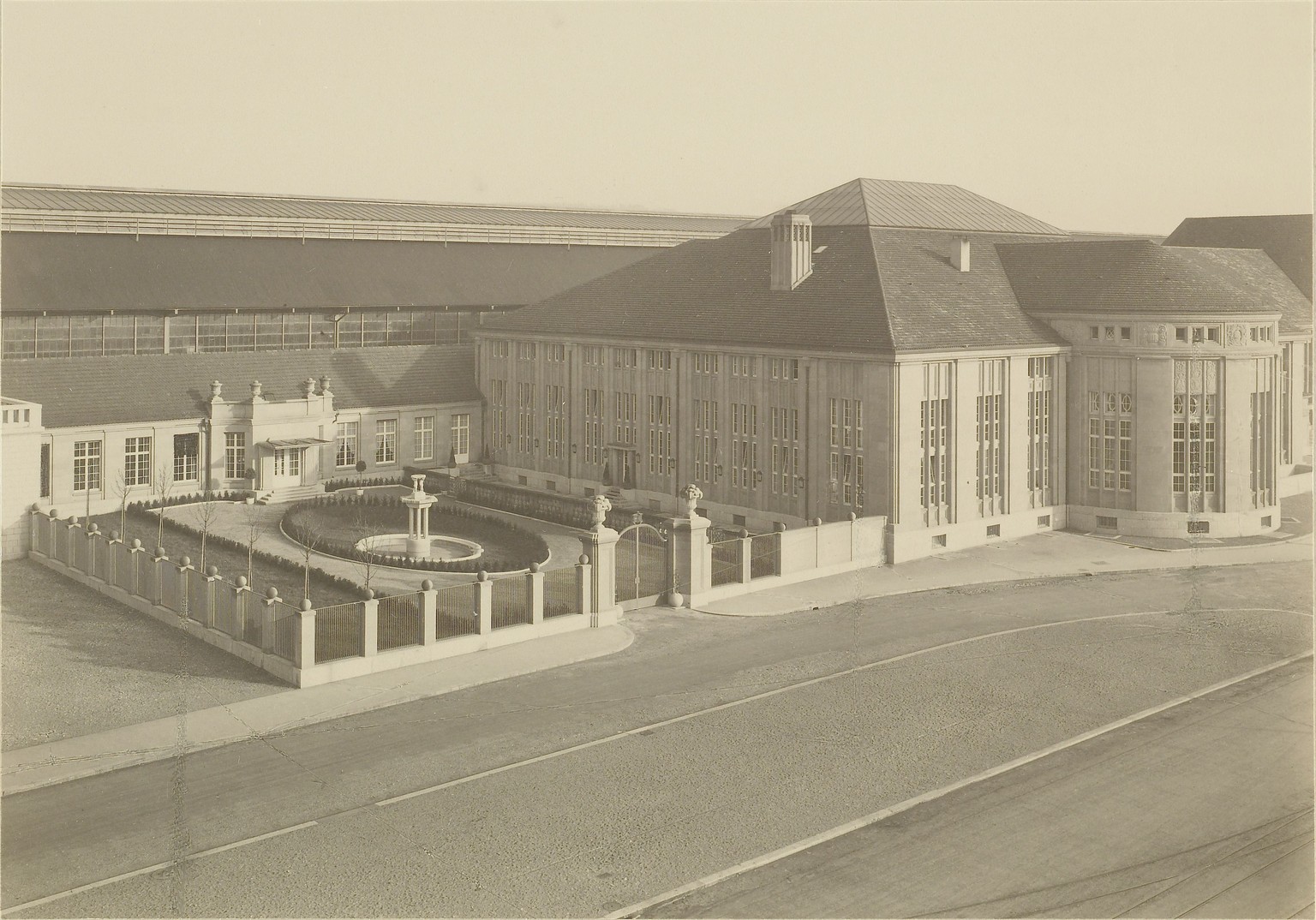 Der Badische Bahnhof der Architekten Curjel &amp; Moser 1913.
