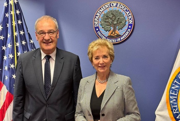 Guy Parmelin mit Linda McMahon