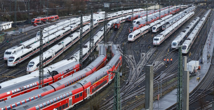 epa11100354 Local trains stand in front of the Main train station during a German Train Drivers&#039; Union (GDL) strike in Frankfurt, Germany, 24 January 2024. The GDL called on its members to strike ...