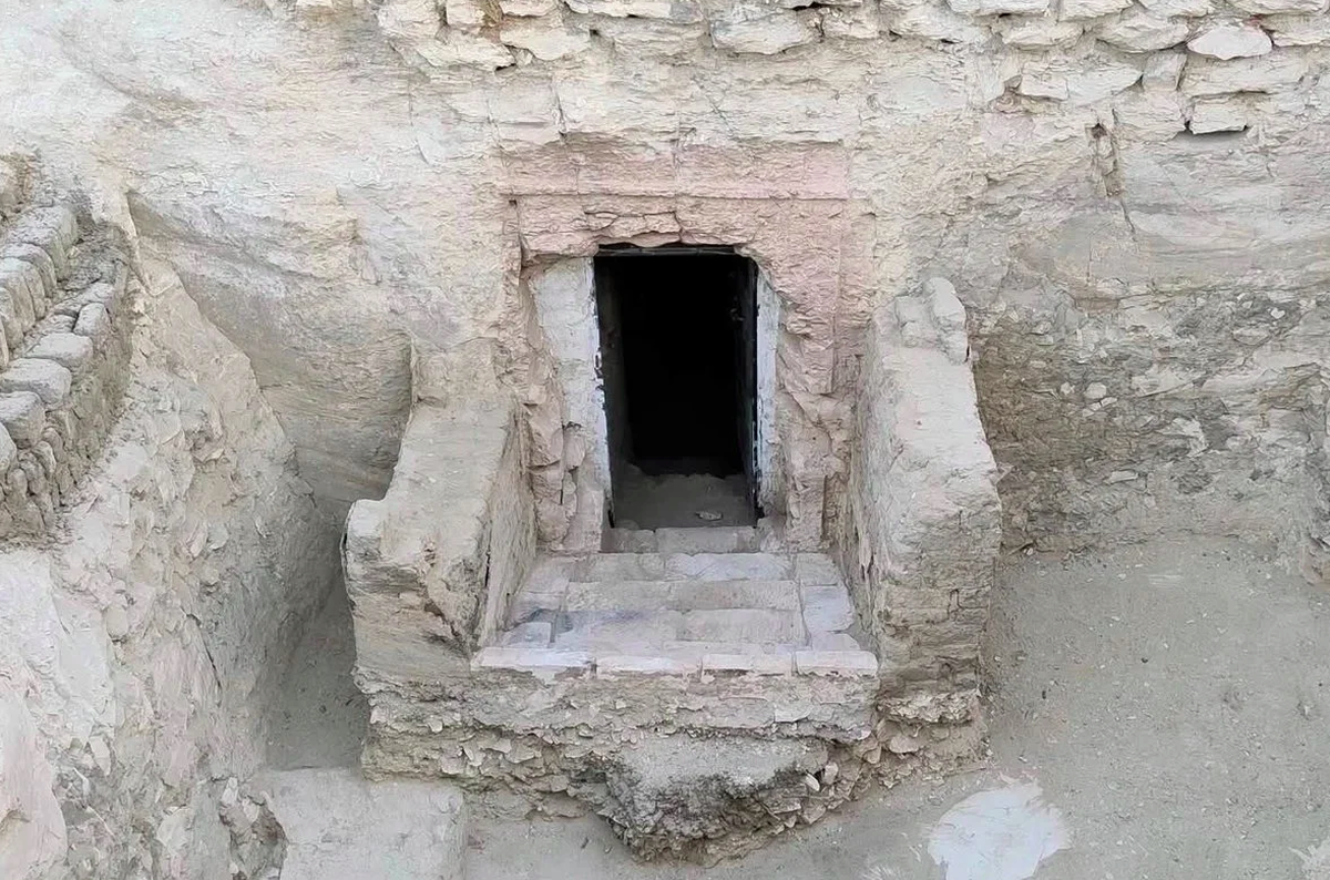 Archäologen haben im Süden Ägyptens eine 3000 Jahre alte Grabstätte freigelegt. Das Grab, das einem Mann namens Paser zugeschrieben wird, wurde von Experten der niederländischen Universität Leiden in  ...