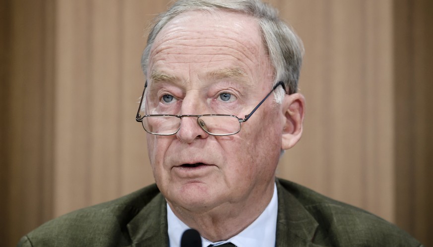 epa06183092 The co-top candidate for the general elections of the German right-wing populist party Alternative for Germany (AfD), Alexander Gauland, during a press conference in Berlin, Germany, 04 Se ...
