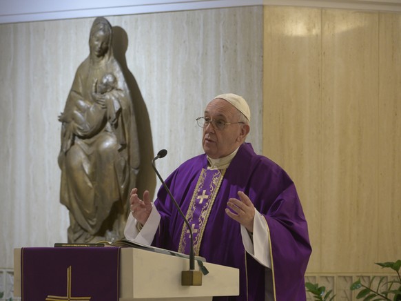 Papst Franziskus hat im Zuge der Corona-Pandemie den Sondersegen &quot;Urbi et Orbi&quot; gespendet und die Menschen zu mehr Zusammenhalt in der Krise aufgerufen.