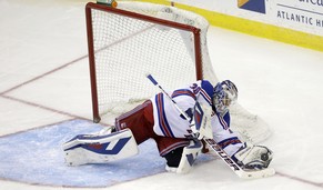 Lundqvist, Torhüter der Rangers, feierte seinen 50. Shutout in einer Regular Season.